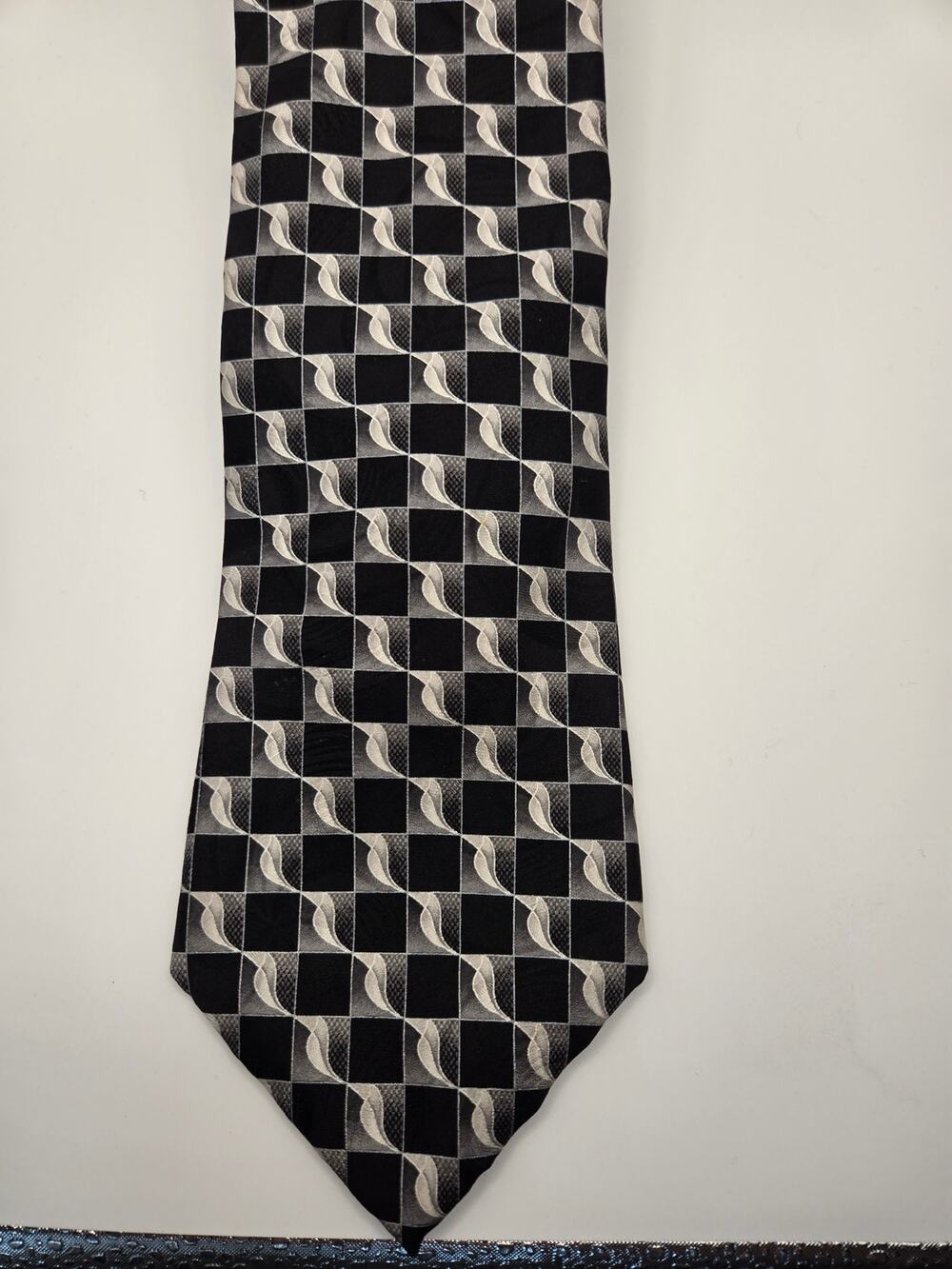 Raphael Roma Milano 100% Silk Black & Silver Geometric Nect Tie